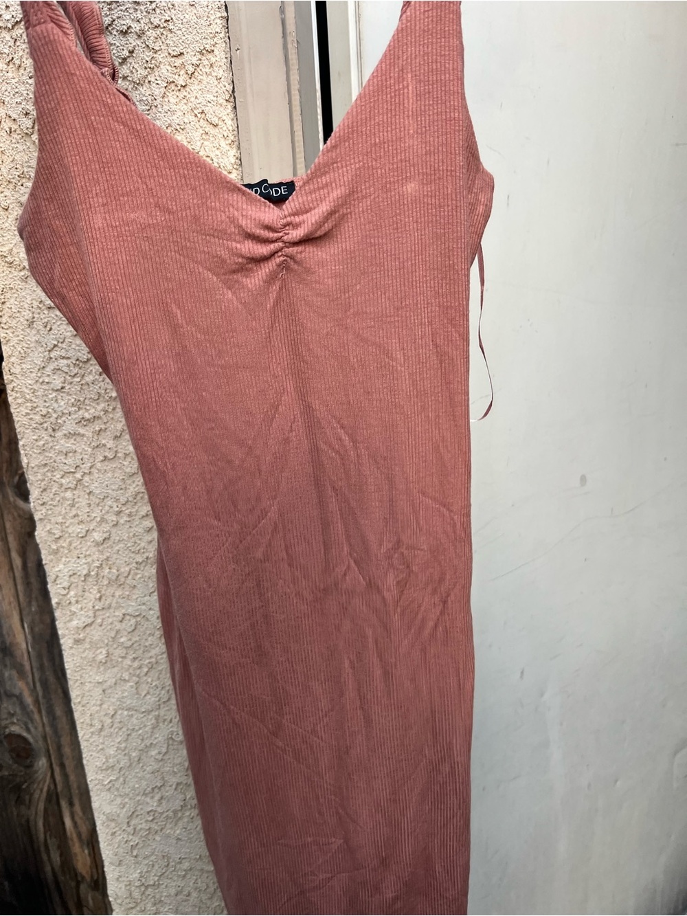 D code Dusty Rose Ribbed V-Neck Midi Dress